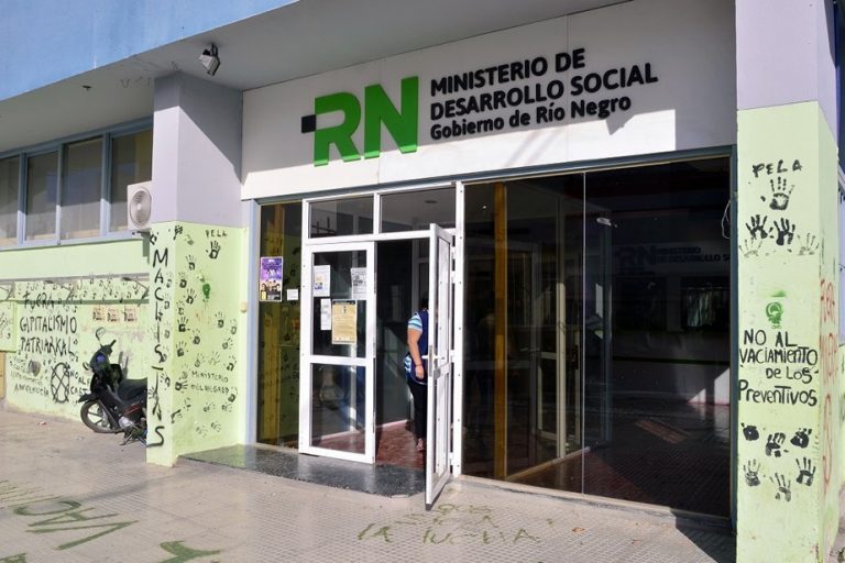 Daños al edificio del Ministerio de Desarrollo Social ...